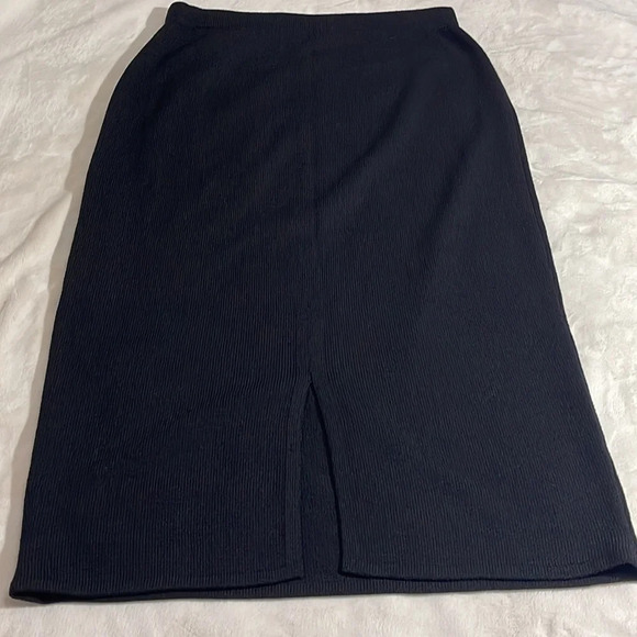 St. John Basics Mid-Length Skirt in Black size 14 - Picture 7 of 9